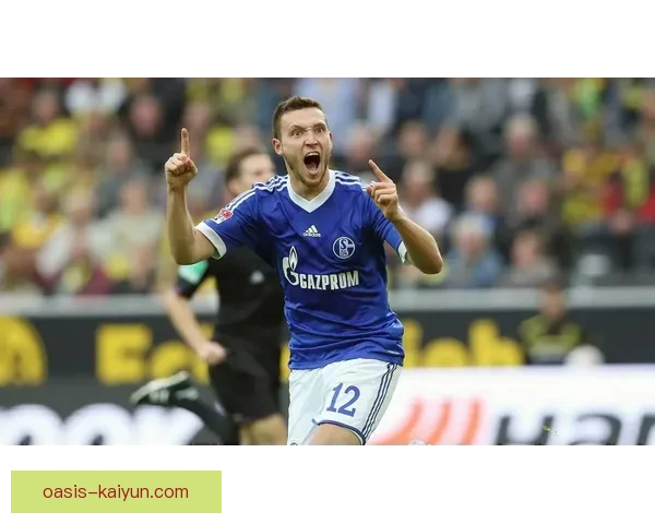 沙尔克防线持续出现问题，球队状态堪忧需尽快调整。