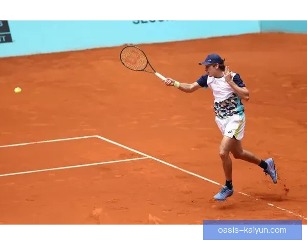 拉菲尼亚腿筋伤势恢复，状态回暖值得关注